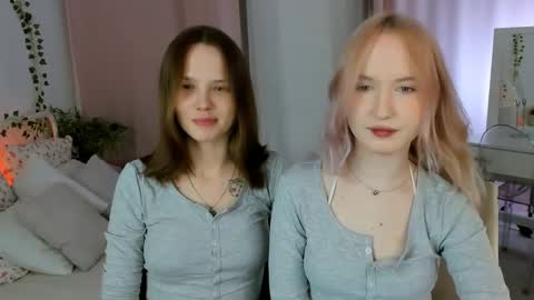 Snapshot of lisaluve chatting on 04/25/26, 09:23 Lisa blonde Alisa brunette online show from 04/25/26, 09:23