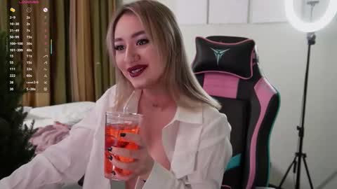   LISA   online show from 12/16/25, 03:28