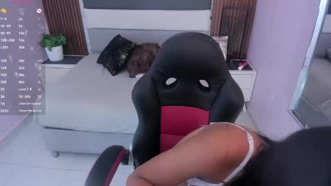  L I S A P A L M E R  online show from 04/21/26, 12:44