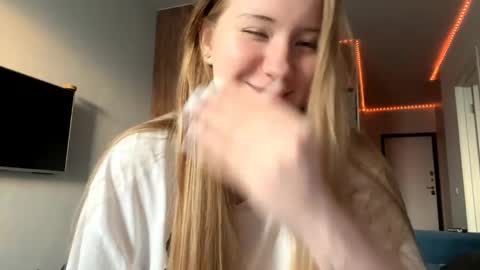 Snapshot of lisi_kiss_ chatting on 05/21/26, 05:31 Aurora online show from 05/21/26, 05:31