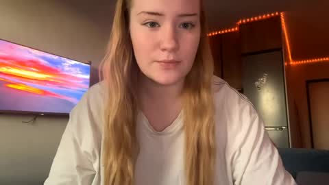 Snapshot of lisi_kiss_ chatting on 05/22/26, 06:13 Aurora online show from 05/22/26, 06:13
