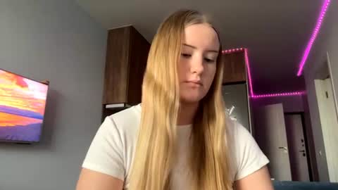 Snapshot of lisi_kiss_ chatting on 06/06/26, 05:06 Aurora online show from 06/06/26, 05:06