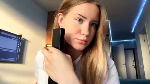 Snapshot of lisi_kiss_ chatting on 06/07/26, 05:06 Aurora online show from 06/07/26, 05:06