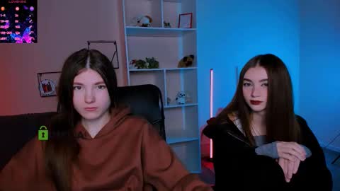 lissa_night online show from 10/13/25, 12:38