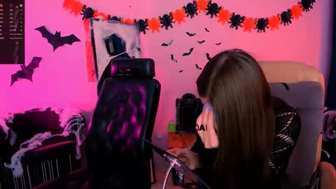 lissa_night online show from 10/21/25, 07:36