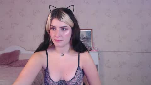 Alice Dont forget to thumbs up its very important  online show from 10/14/25, 09:32