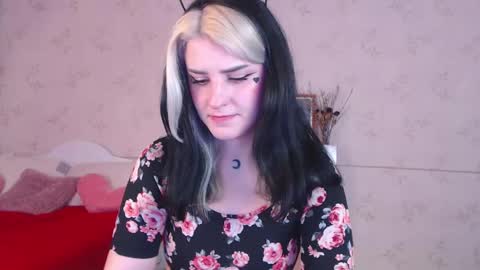 Snapshot of lissalucy chatting on 02/15/26, 07:27 Alice Dont forget to thumbs up its very important online show from 02/15/26, 07:27