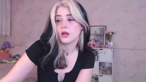 Snapshot of lissalucy chatting on 03/12/26, 02:56 Alice Dont forget to thumbs up its very important online show from 03/12/26, 02:56