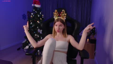 Snapshot of lisshoran chatting on 12/24/24, 10:33 Lissa online show from 12/24/24, 10:33