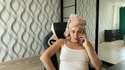 Snapshot of litle_girl05 chatting on 07/07/26, 08:40 LUNA online show from 07/07/26, 08:40