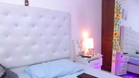 Snapshot of litleslut_ chatting on 02/19/25, 02:12 litleslut_ online show from 02/19/25, 02:12