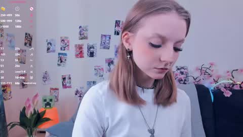 Snapshot of little__caprice chatting on 04/25/26, 07:22 Bella online show from 04/25/26, 07:22