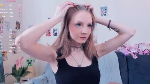 Snapshot of little__caprice chatting on 05/06/26, 07:46 Bella online show from 05/06/26, 07:46