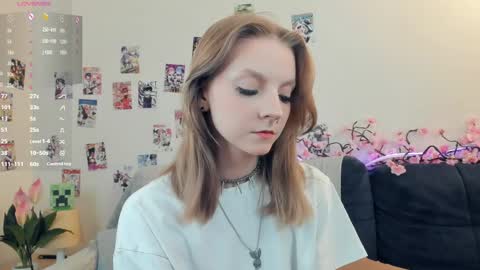 Snapshot of little__caprice chatting on 05/08/26, 07:46 Bella online show from 05/08/26, 07:46