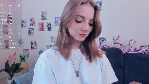 Snapshot of little__caprice chatting on 05/19/26, 07:26 Bella online show from 05/19/26, 07:26