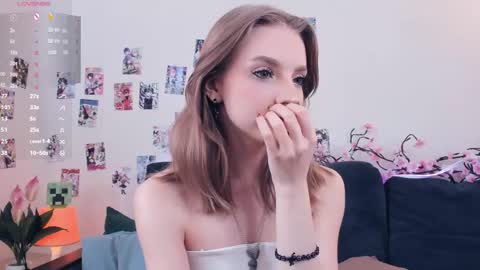 Snapshot of little__caprice chatting on 05/20/26, 07:14 Bella online show from 05/20/26, 07:14