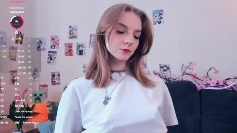 Snapshot of little__caprice chatting on 05/23/26, 07:35 Bella online show from 05/23/26, 07:35