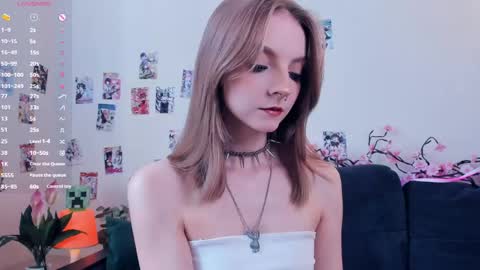 Snapshot of little__caprice chatting on 05/26/26, 07:15 Bella online show from 05/26/26, 07:15