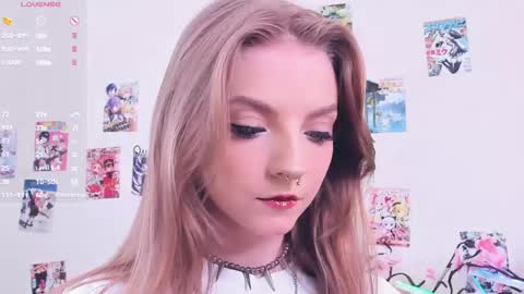 Snapshot of little__caprice chatting on 06/05/26, 07:47 Bella online show from 06/05/26, 07:47