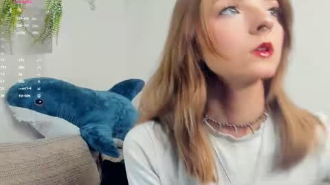 Snapshot of little__caprice chatting on 06/12/26, 07:51 Bella online show from 06/12/26, 07:51