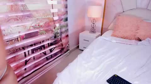 Snapshot of little__doll18 chatting on 05/08/26, 09:31 little__doll18 online show from 05/08/26, 09:31