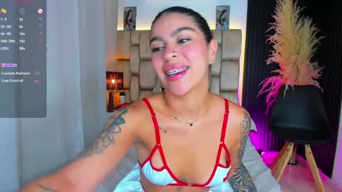 Snapshot of little__sophie18 chatting on 04/27/26, 08:29 Sophie ---- connected from 1400 to 2100 Colombia time online show from 04/27/26, 08:29