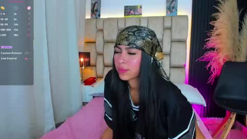 Snapshot of little__sophie18 chatting on 05/12/26, 08:06 Sophie ---- connected from 1400 to 2100 Colombia time online show from 05/12/26, 08:06