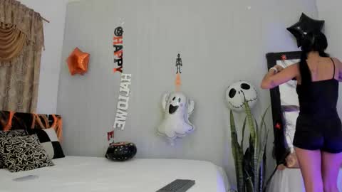 little_abbye online show from 10/21/25, 10:49