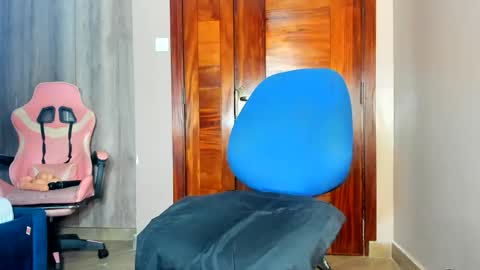 little_africa online show from 04/15/26, 07:26