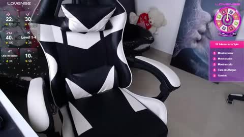 Amelie  online show from 04/14/26, 03:29