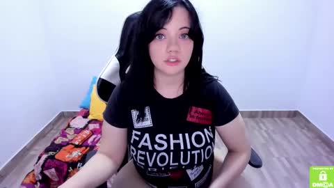 Snapshot of little_angely chatting on 12/11/24, 07:09 Angely online show from 12/11/24, 07:09