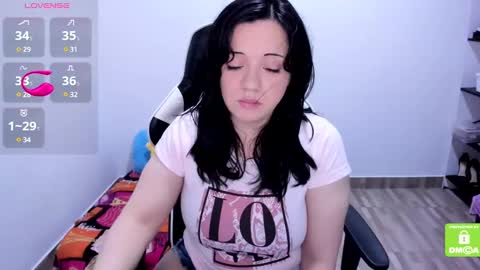 Snapshot of little_angely chatting on 01/05/25, 07:38 Angely online show from 01/05/25, 07:38