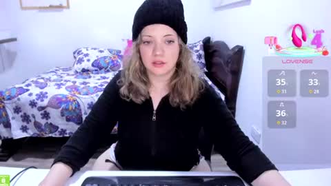 Snapshot of little_angely chatting on 07/26/26, 11:28 Angely online show from 07/26/26, 11:28