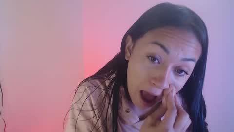 Snapshot of little_aphrodite2 chatting on 10/18/25, 05:14 Aliciaparaisss online show from 10/18/25, 05:14