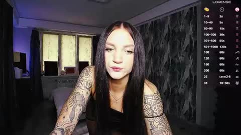 Snapshot of little_birdy chatting on 06/18/26, 02:32 Birdy online show from 06/18/26, 02:32