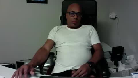 Snapshot of little_buddha chatting on 09/30/25, 07:08 Pure Black Power online show from 09/30/25, 07:08