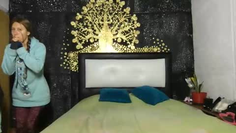 Diablita online show from 12/18/25, 02:17