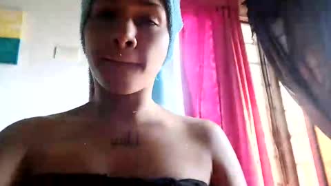 Snapshot of little_doll25 chatting on 09/11/25, 01:22 Succubus Blue online show from 09/11/25, 01:22