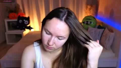 Snapshot of little_doll_meow chatting on 10/15/25, 02:55 Alexandra online show from 10/15/25, 02:55