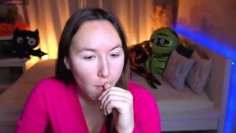 Snapshot of little_doll_meow chatting on 10/17/25, 02:48 Alexandra online show from 10/17/25, 02:48