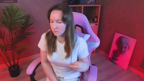 Snapshot of little_doll_meow chatting on 04/23/26, 02:46 Alexandra online show from 04/23/26, 02:46