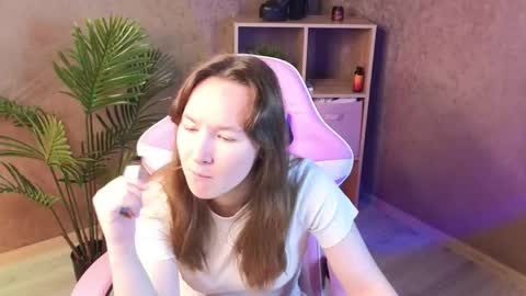 Snapshot of little_doll_meow chatting on 04/27/26, 01:25 Alexandra online show from 04/27/26, 01:25
