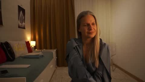 Snapshot of little_heart_andreea chatting on 10/20/25, 08:42 little_heart_andreea online show from 10/20/25, 08:42