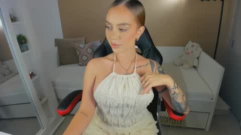 little_kitty4 online show from 10/27/25, 10:47