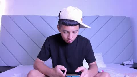 little_kris1 online show from 10/24/25, 12:45