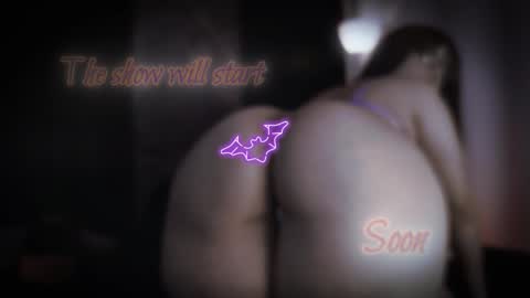 Snapshot of little_maeve chatting on 10/29/25, 11:06 Maeve online show from 10/29/25, 11:06