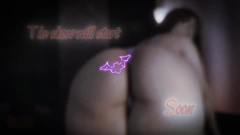 Snapshot of little_maeve chatting on 10/31/25, 11:28 Maeve online show from 10/31/25, 11:28