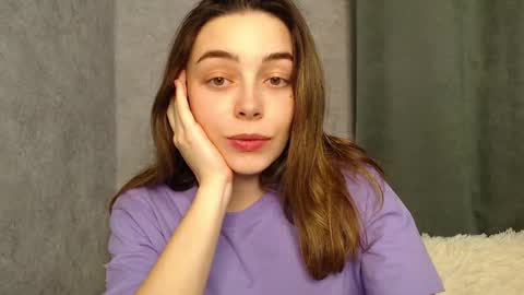Snapshot of little_mia__ chatting on 12/04/24, 08:18 Mia   Im online every day 1530 PM in New York  2030 PM in London online show from 12/04/24, 08:18