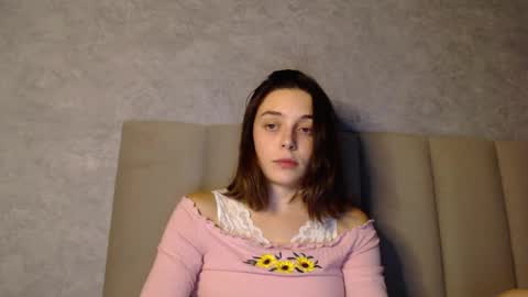 Snapshot of little_mia__ chatting on 09/23/25, 09:29 Mia   Im online every day 1530 PM in New York  2030 PM in London online show from 09/23/25, 09:29