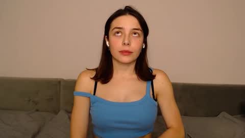 Mia   Im online every day 1530 PM in New York  2030 PM in London online show from 12/18/25, 10:05